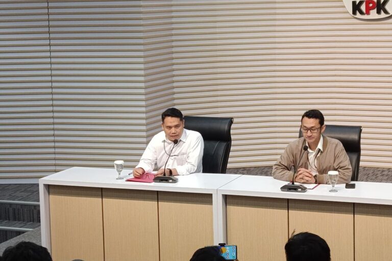 KPK Tetapkan Bupati Cilacap Syamsul Auliya Rachman Jadi Tersangka Pemerasan THR Lebaran